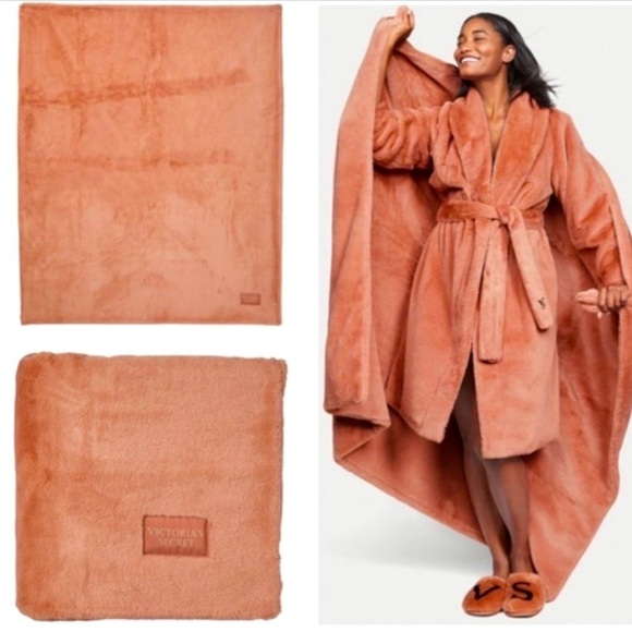 Victoria’s Secret Faux Fur Throw Blanket - Picture 1 of 1